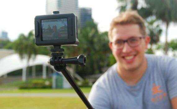Zu sehen ist das Bild 1 zum Beitrag mit dem Thema: Die besten Kamera Selfie Sticks