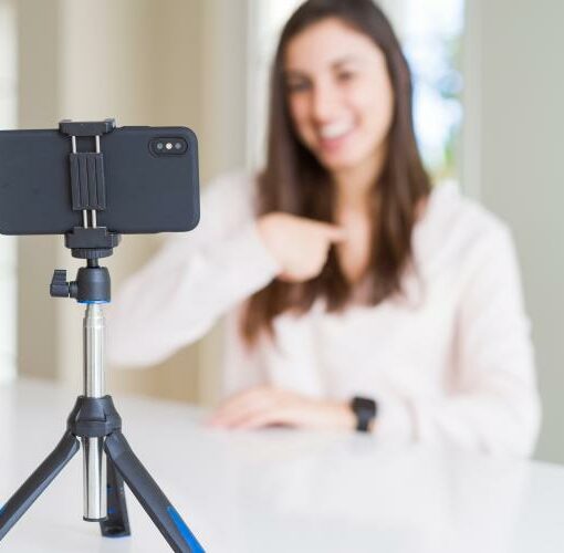 Zu sehen ist das Bild 1 zum Beitrag mit dem Thema: Die besten Selfie Stative