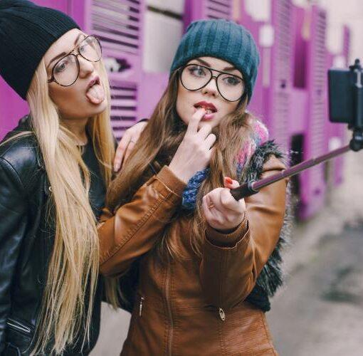 Zu sehen ist das Bild 1 zum Beitrag mit dem Thema: Die besten Smartphone Selfie Sticks