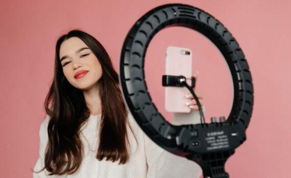 Zu sehen ist das Bild 1 zum Beitrag mit dem Thema: Selfie Ringlicht Empfehlungen