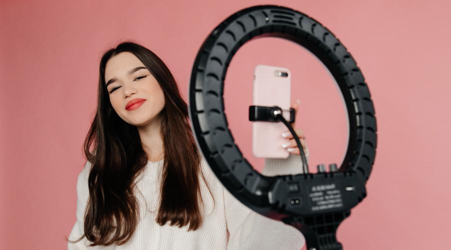 Zu sehen ist das Bild 1 zum Beitrag mit dem Thema: Selfie Ringlicht Empfehlungen